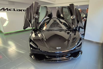 El McLaren 750 S, uno de los dos modelos que se exhiben en el nuevo local de la marca en Vicente López