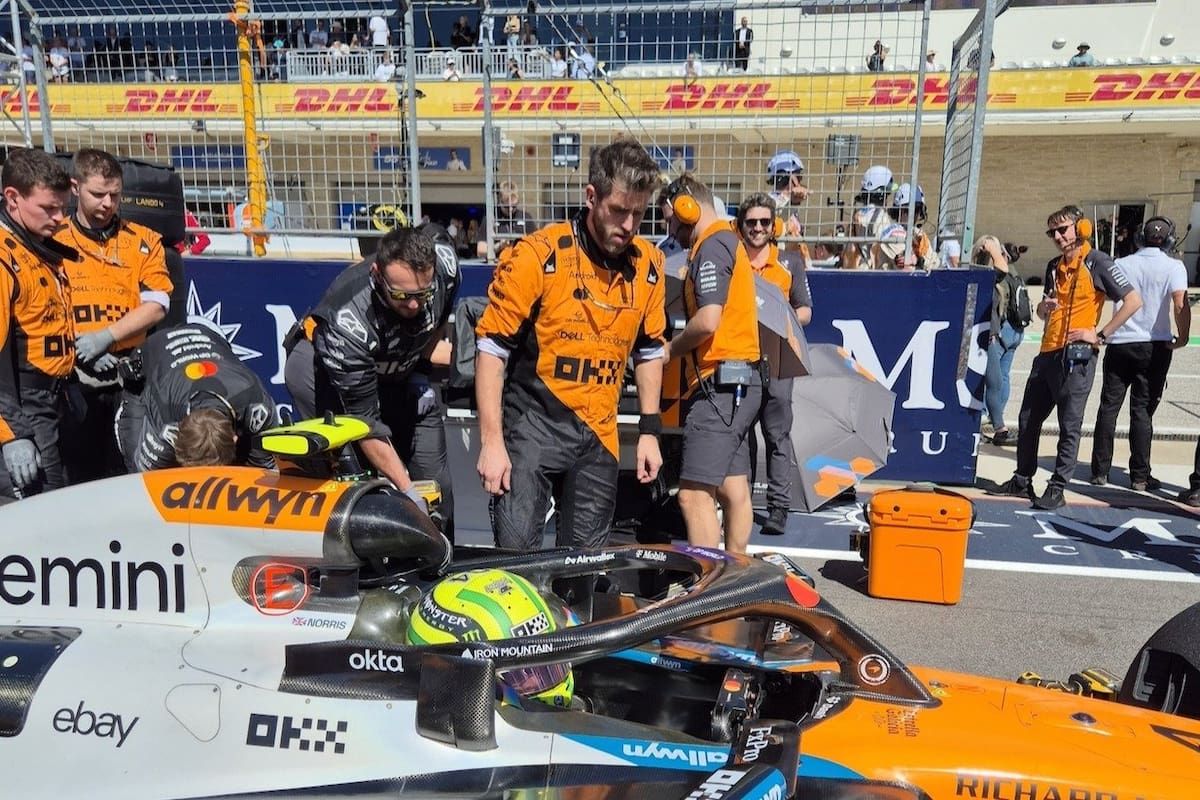 El McLaren de Lando Norris, en los preparativos para la carrera del Gran Premio de Austin y una polémica con Red Bull