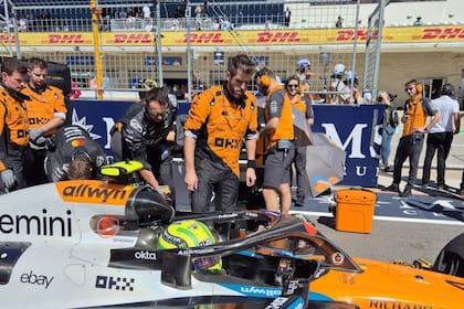 El McLaren de Lando Norris, en los preparativos para la carrera del Gran Premio de Austin y una polémica con Red Bull
