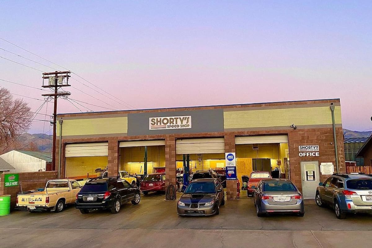 El mecánico dueño de Shorty Speed Shop en California se quejó en su cuenta de TikTok por los bloqueos informáticos de la concesionaria
