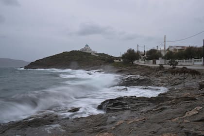 El medicane es un ciclón tropical a pequeña escala, que se forma cuando una bolsa de aire frío en altura se posiciona sobre una masa de agua caliente,