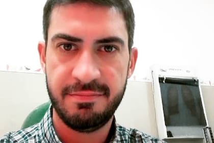 El médico clínico José Alberto Paulos, de 34 años, está imputado por homicidio simple con dolo eventual y lesiones leves. Conducía su VW Gol Trend e impactó de atrás al taxi en el que viajaba Luciana Montaruli, quien falleció en el lugar.