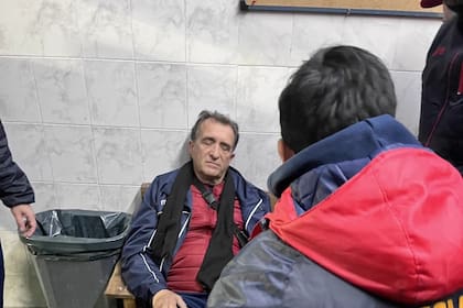 El médico del plantel de Los Andes entró a asistir a un jugador durante el partido con Colegiales y se lesionó
