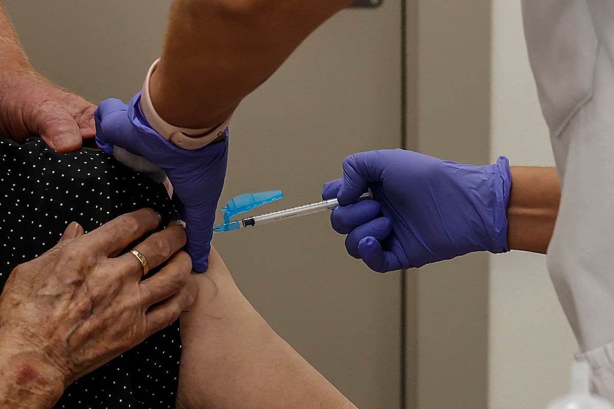 El médico destacó la importancia de respetar el calendario de vacunación para inmunizarse en el momento correcto