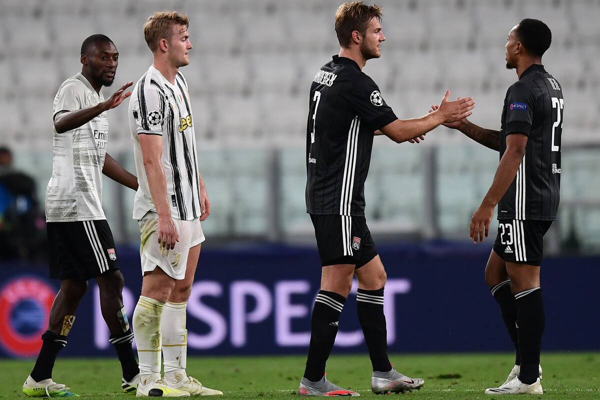 El medido festejo de los jugadores de Lyon luego de eliminar a Juventus