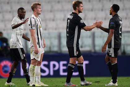 El medido festejo de los jugadores de Lyon luego de eliminar a Juventus