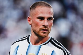 Así es la mansión de US$5,2 millones de Alexis Mac Allister con su propio "museo" de camisetas