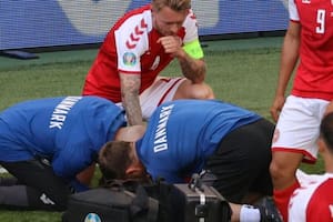 El mediocampista fue atendido en segundos tras desplomarse en la cancha de fútbol