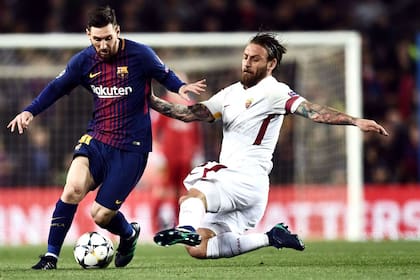 Bravura en la cancha y admiración afuera: "Es increíble lo que hace Messi y la poesía que le pone, no es solamente uno que marca goles, da asistencias y gana títulos. Y hace años que es el mejor del mundo", analiza De Rossi
