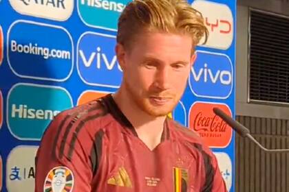 El mediocampista Kevin De Bruyne en conferencia de prensa tras la eliminación de Bélgica ante Francia por los octavos de final de la Eurocopa 2024
