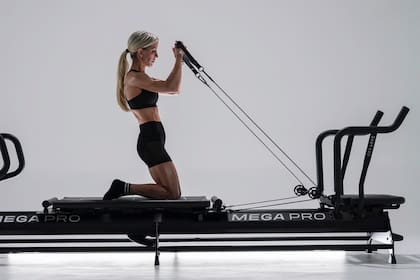 El megaformer es una versión actualizada del reformer clásico de pilates