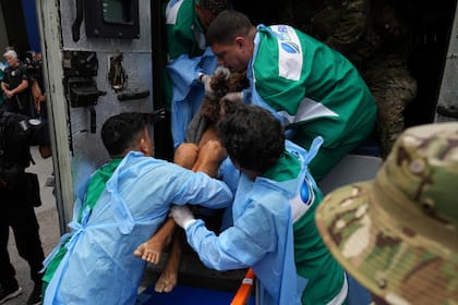 El megaoperativo en Río de Janeiro incluyó a 2500 agentes y 32 vehículos blindados