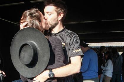 El mejor premio, un beso apasionado.