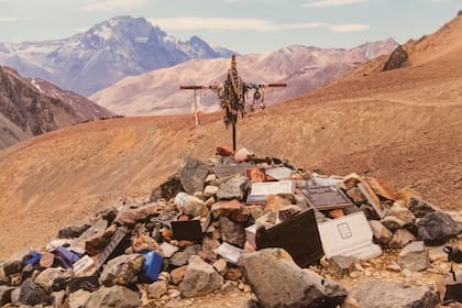 El memorial a los muertos en Valle de las Lágrimas, en Mendoza, donde cayó el avión.