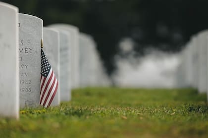 El Memorial Day se conmemora el último lunes de cada mayo; miles de personas visitan el cementerio militar de Arlington, en Virginia