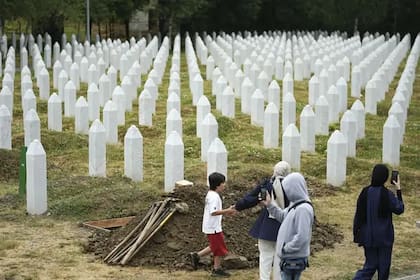 El memorial de Potocari recuerda a las víctimas de la masacre de Srebrenica