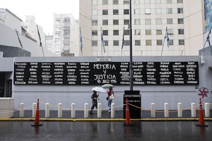 El memorial en recuerdo de las víctimas del atentado a la AMIA