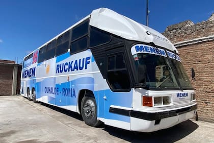 El "Menemóvil" mantiene el ploteo original de 1995