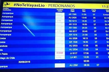 El mensaje a Messi en el aeropuerto