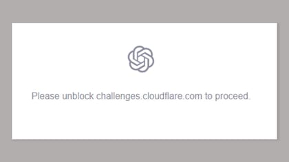 El mensaje de error que recibían los usuarios de ChatGPT: "Por favor, desbloquee los desafíos en cloudflare.com para continuar".