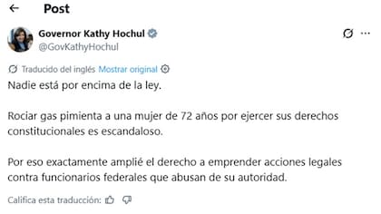 El mensaje de Hochul tras la viralización de un video donde se ve a un agente federal rociar gas pimienta a una mujer de 72 años