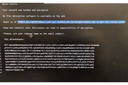 El mensaje que aparece en las computadoras infectadas de Cadena Ser y Everis, y que exige un pago para recuperar el acceso a los archivos
