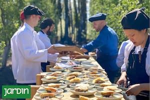 El menú de pasos estuvo a cargo de Germán Martitegui y su staff de cocineros y bartenders, integrado por Mariano Peña, Iñaki Toschi, Julián Barreiro, Noe Mutis, Paola Choi, Federico Sarmiento y Gabriel Aguilera. Brindaron una increíble degustación de diferentes platos donde la pera fue uno de los ingredientes estrella.