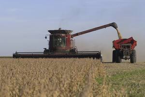 Las multinacionales de la maquinaria agrícola ya estiman que el mercado terminará un 25% abajo de 2023