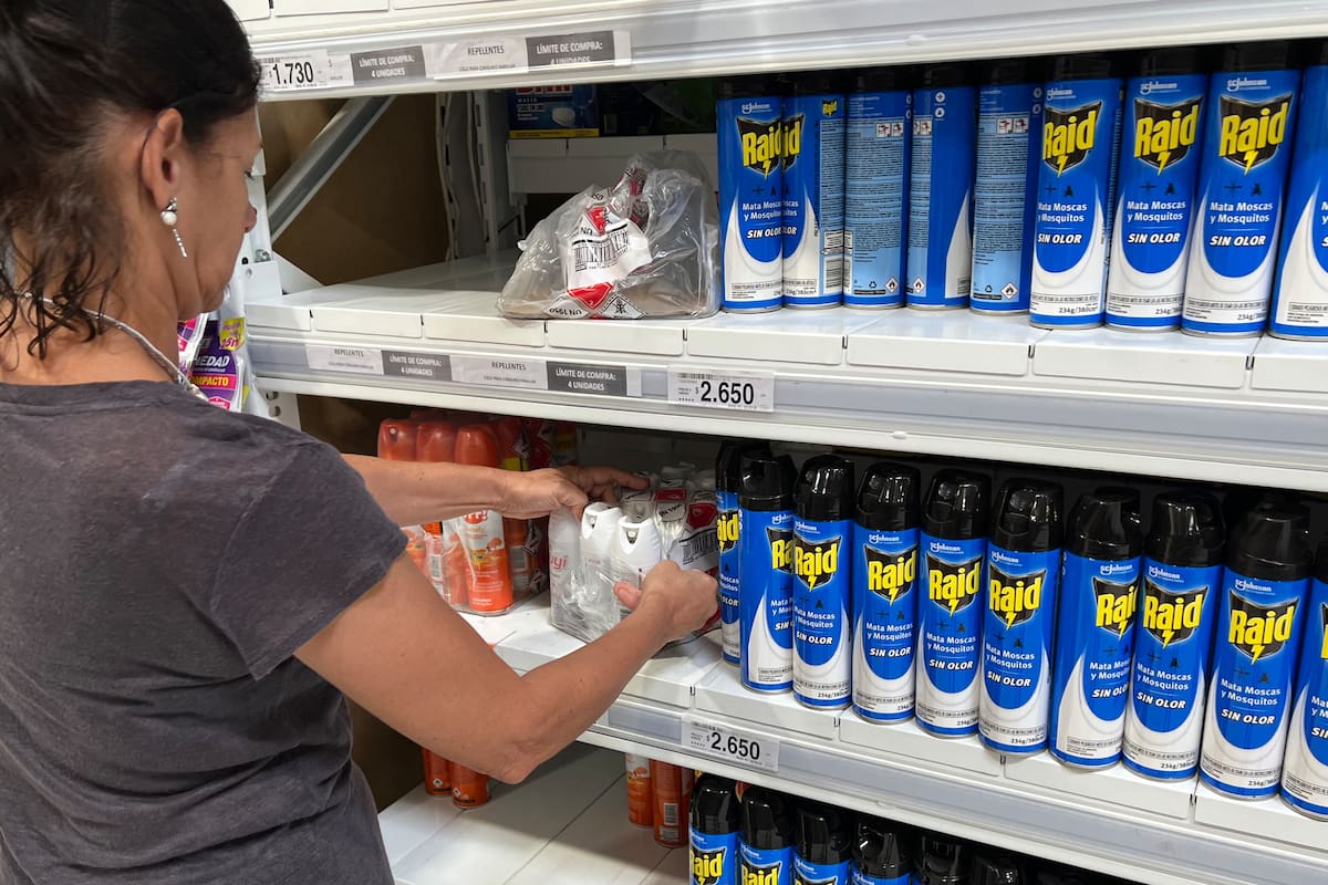 El mercado de los repelentes está controlado por la multinacional SC Johnson, que participa en este negocio con distintas marcas y presentaciones como Off, Fuyi y Raid