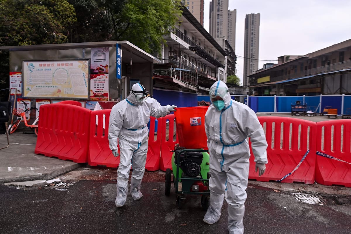 El mercado de Wuhan rodeado de vallas