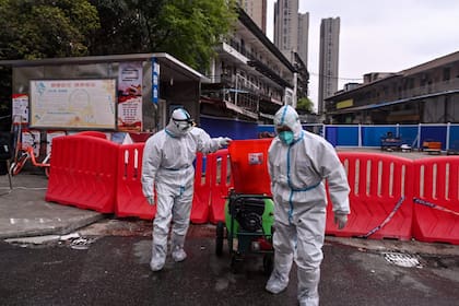 El mercado de Wuhan rodeado de vallas