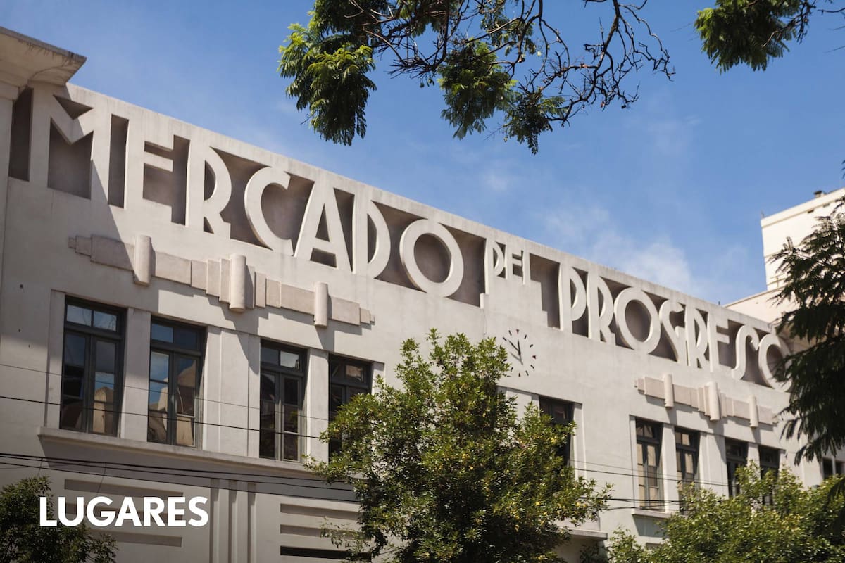 Frente a la Plaza San Martín, el Kavanagh resultó un hito arquitectónico que, en su momento, fue el rascacielos más alto de Latinoamérica.