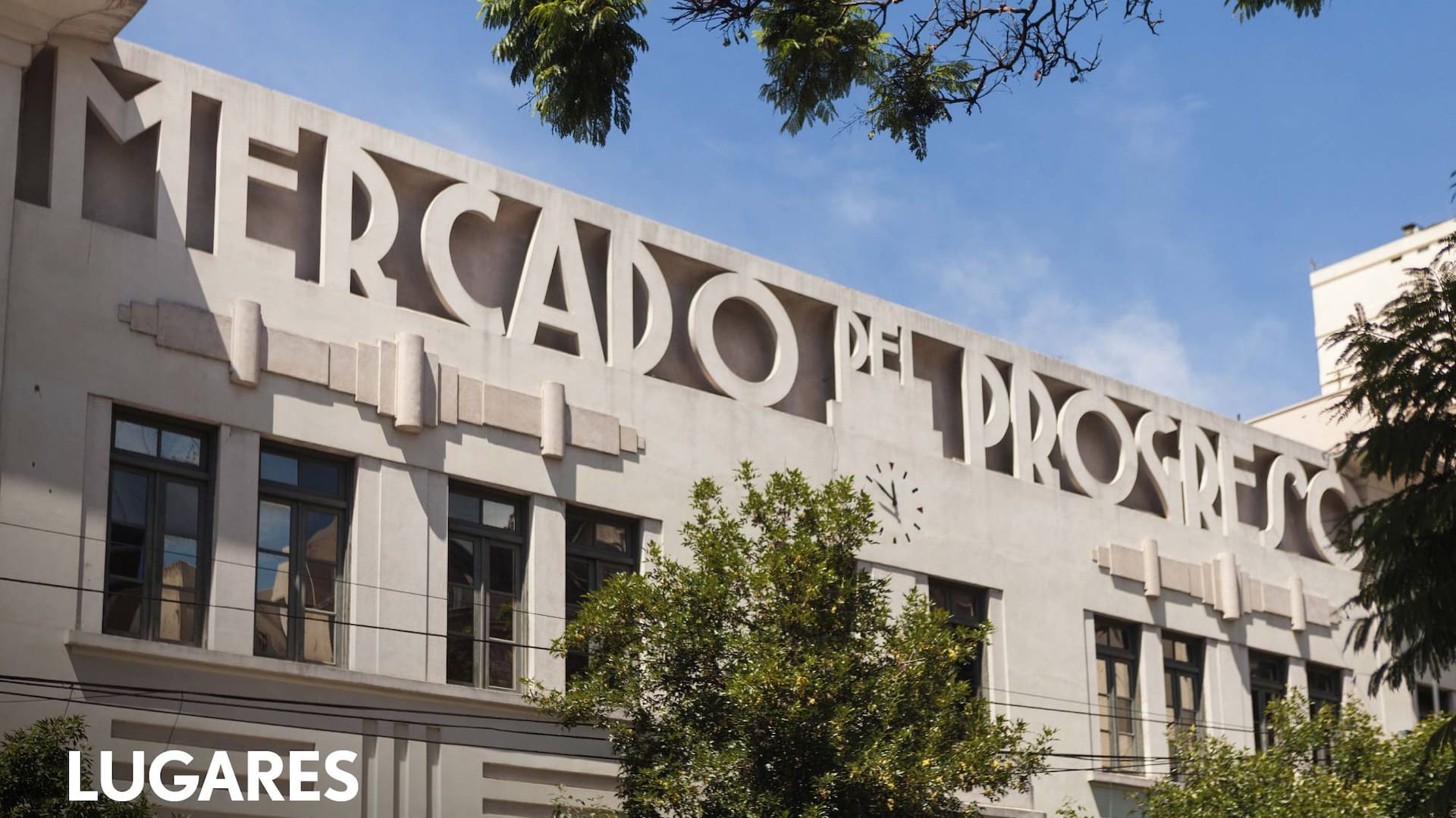 Frente a la Plaza San Martín, el Kavanagh resultó un hito arquitectónico que, en su momento, fue el rascacielos más alto de Latinoamérica.