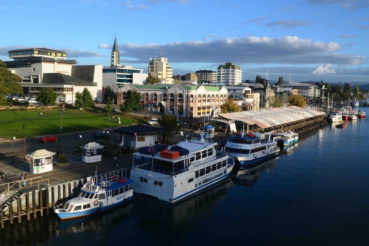 El Mercado Fluvial es el corazón de Valdivia, sobre el río homónimo