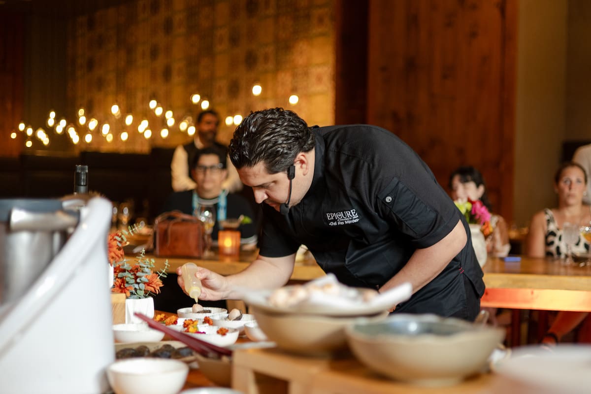 "El mercado gastronómico está cambiando ya no se trata de comer mucho, sino mejor", comentó el chef mexicano Álex Méndez