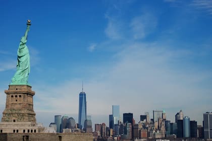 El mercado inmobiliario estadounidense afronta desafíos tras las subas de tasas de interés, pero los recientes recortes de la Fed generan optimismo para 2025