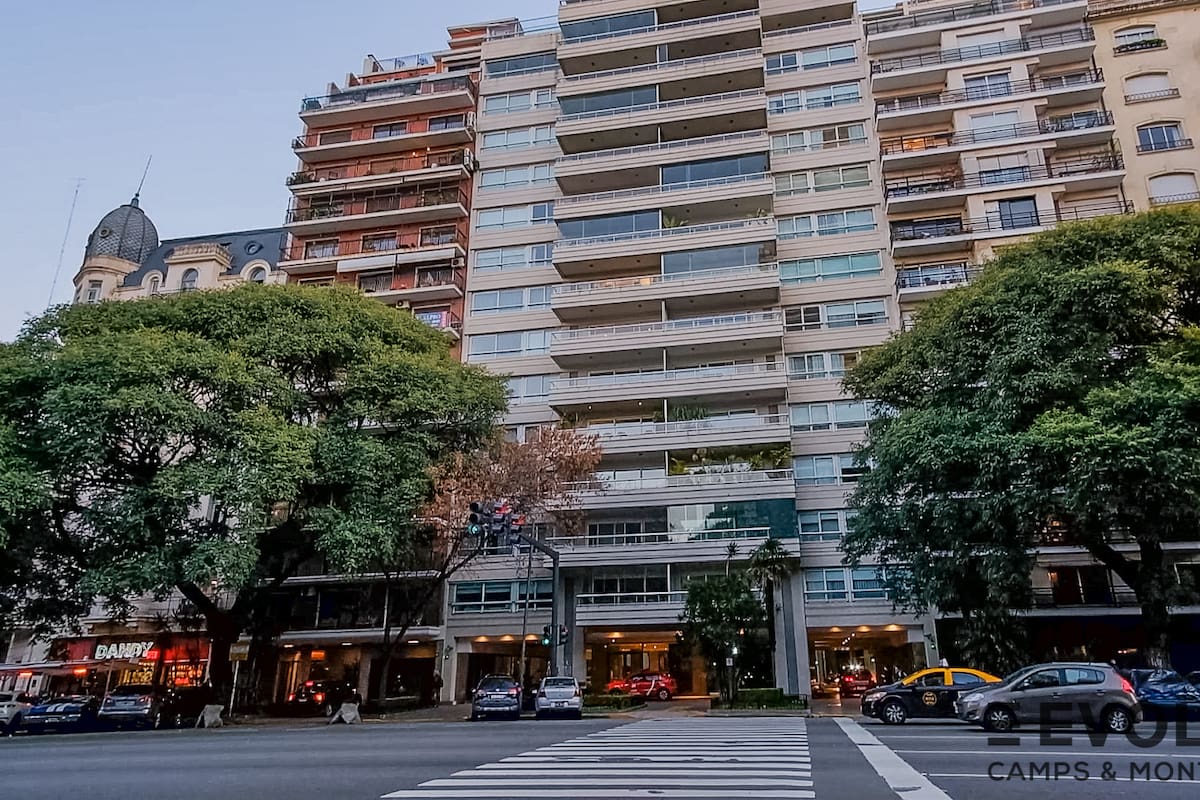 El mercado inmobiliario paralizado por el aumento del dólar genera oportunidades por la baja del costo de construcción