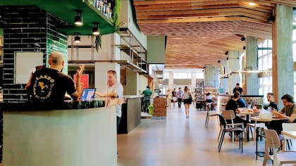 El mercado se encuentra en el segundo piso del Caballito Shopping Center