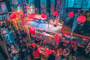 El Mercat Villa Crespo tiene una amplia variedad de locales de comidas y bebidas