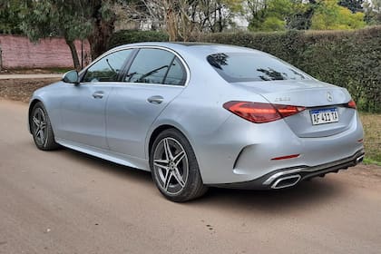 EL Mercedes-Benz C300 AMG-Line luce más estilizado