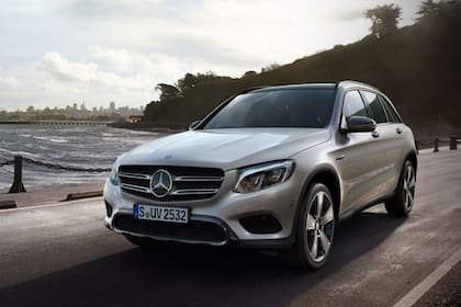 El Mercedes-Benz GLC 350 e es uno de los pocos con tecnología PHEV disponibles aquí