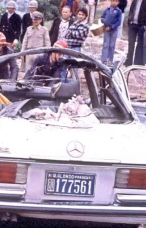 El Mercedes Benz que transportaba a Somoza quedó destruido tras recibir el impacto de la granada lanzada por el ERP con un RPG-2