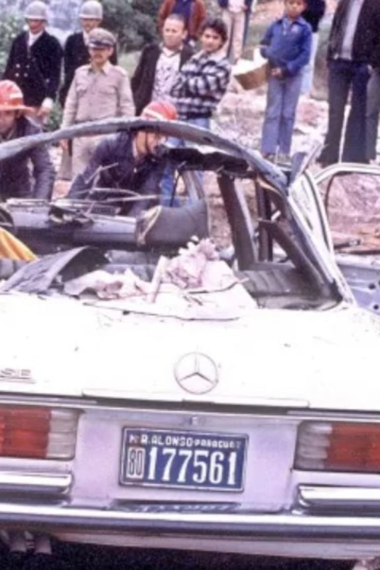 El Mercedes Benz que transportaba a Somoza quedó destruido tras recibir el impacto de la granada lanzada por el ERP con un RPG-2