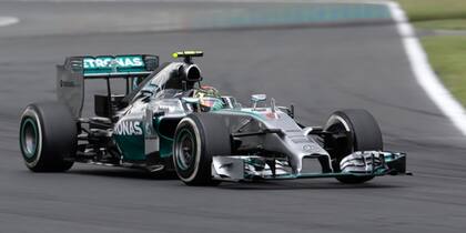El Mercedes de Rosberg superó la lluvia y las complicaciones