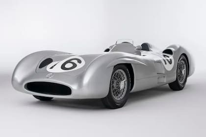 El Mercedes W196 Streamliner de 1954 que condujeron leyendas de la Fórmula 1 como el argentino Juan Manuel Fangio y el británico Stirling Moss