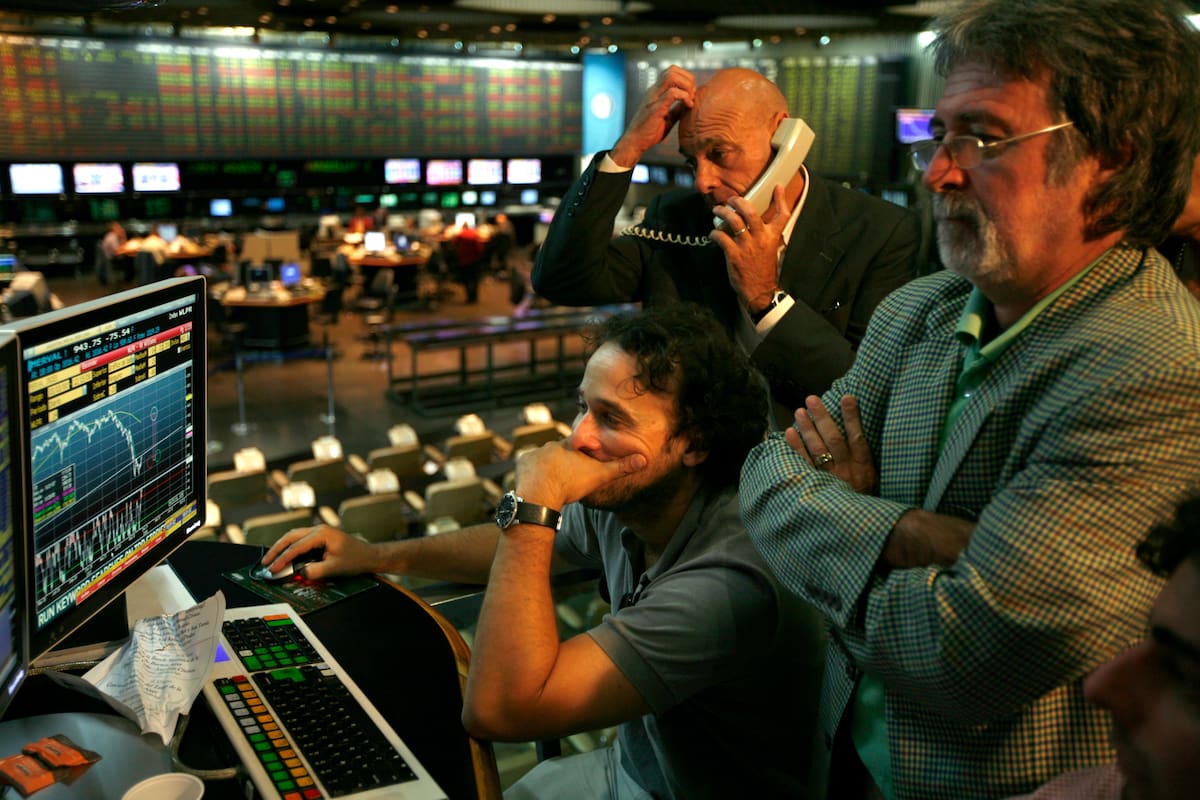El Merval lideró la ola mundial de ajustes al caer ayer otro 2,14 por ciento, con lo que acumula un ajuste del 5 por ciento en dos días