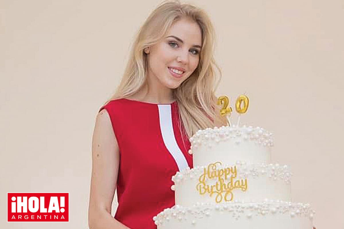 El mes pasado, en Nola, al sur de Italia, María Carolina festejó su cumpleaños número 20. "No podría haber pedido un lugar de reunión más emocionante para pasar este día especial", escribió en sus redes sociales la princesa.