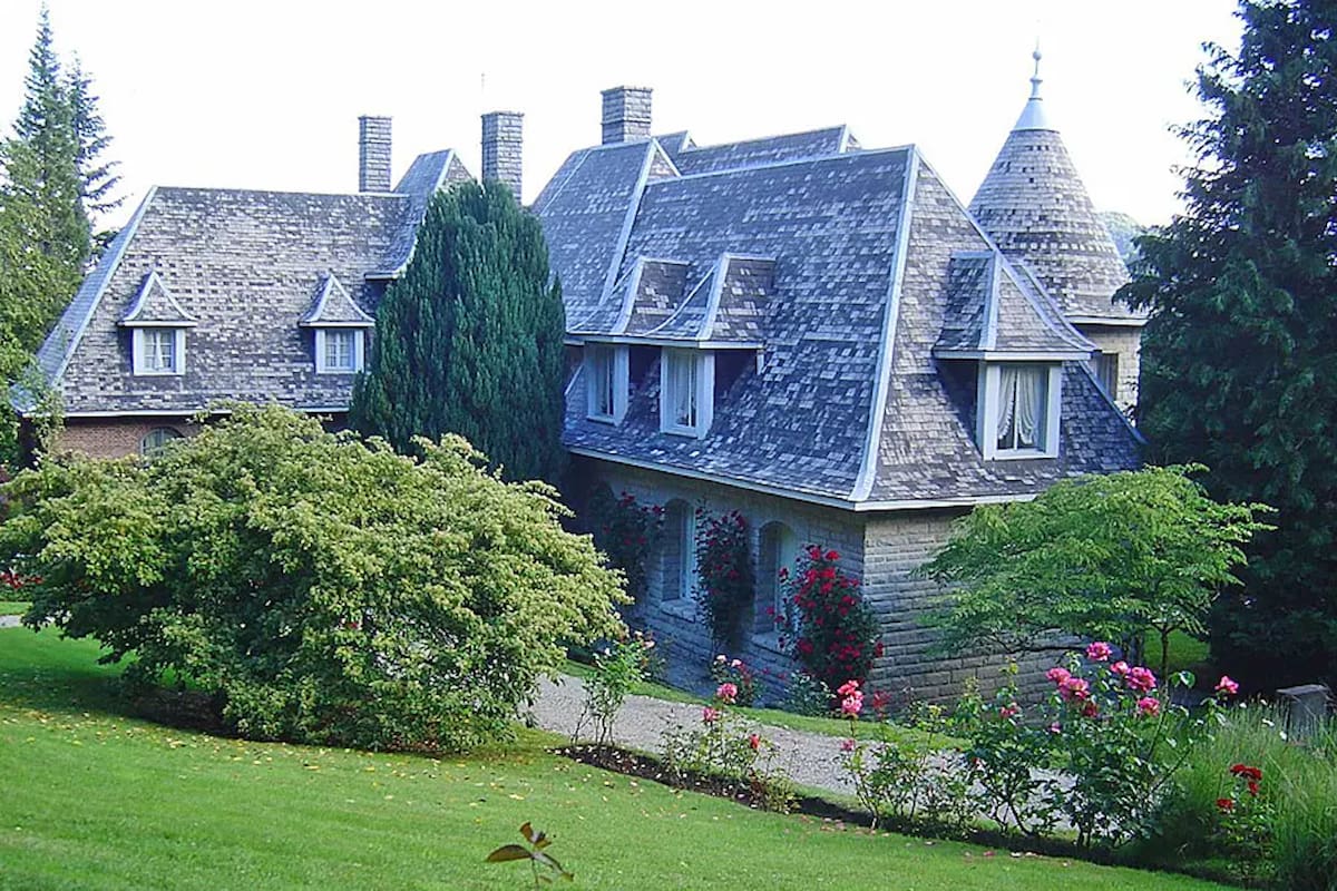 El Messidor, una creación del arquitecto Alejandro Bustillo, enclavada en un sitio de estabilidad y belleza de la Patagonia argentina