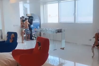 El metegol de cristal de Wanda Nara