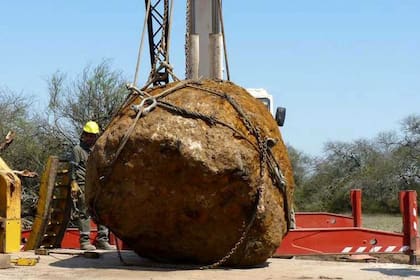 El meteoro "Gancedo", el más grande de los restos del asteroide que estalló en la atmósfera sobre Campo del Cielo, Chaco (Télam)